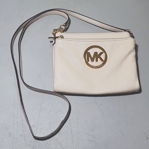 Michael Kors Bags Michael Kors Pebble Leather Crossbody Cream